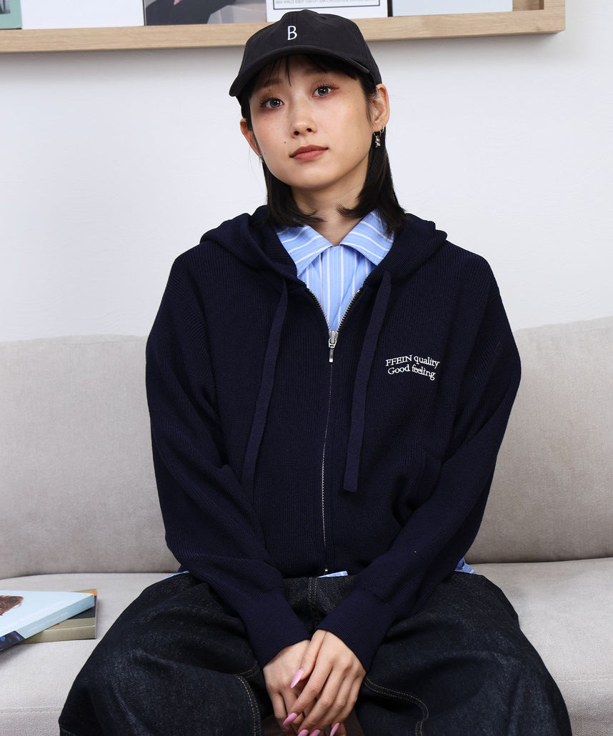 FFEIN(フェイン)】ワンポイント刺繍フード短丈ニットPK / ジップ