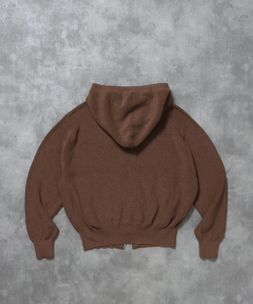 FFEIN(フェイン)】ワンポイント刺繍フード短丈ニットPK / ジップ