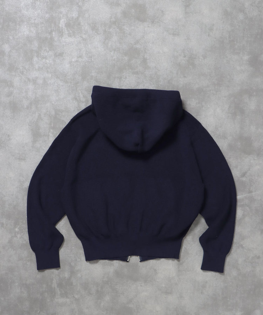 FFEIN(フェイン)】ワンポイント刺繍フード短丈ニットPK / ジップ