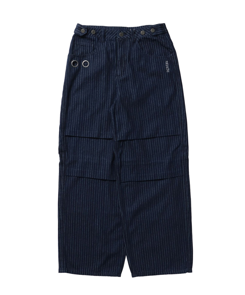 【sqnz（エスキュンズ）】ヴィンテージライクタックデニムパンツ / パンツ ハトメ レザーパッチ デニム ボトムス 加工 ワイドシルエット ネイビー