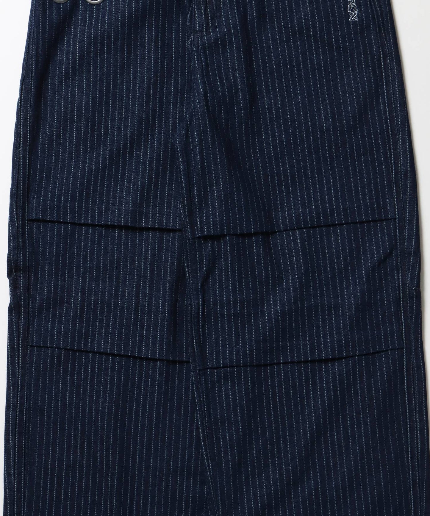 sqnz tucked denim pants / パンツ ハトメ レザーパッチ デニム ボトムス 加工 ワイドシルエット ネイビー