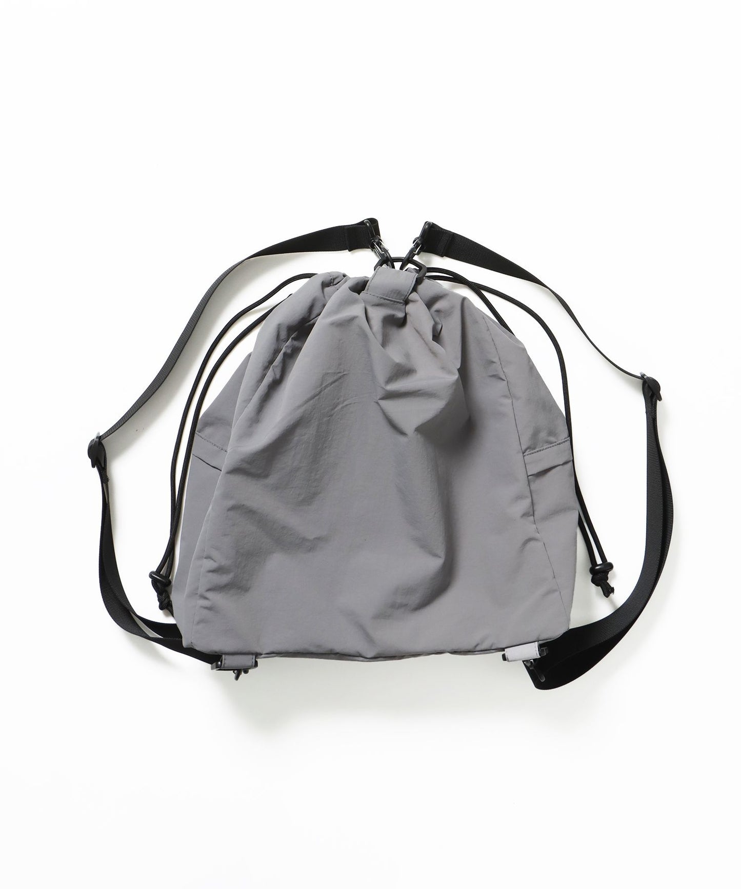 【sqnz（エスキュンズ）】sqnz 2way knapsack / ユニセックス ナップサック リュック 雑貨 バック 2WAY ドローコード グレー