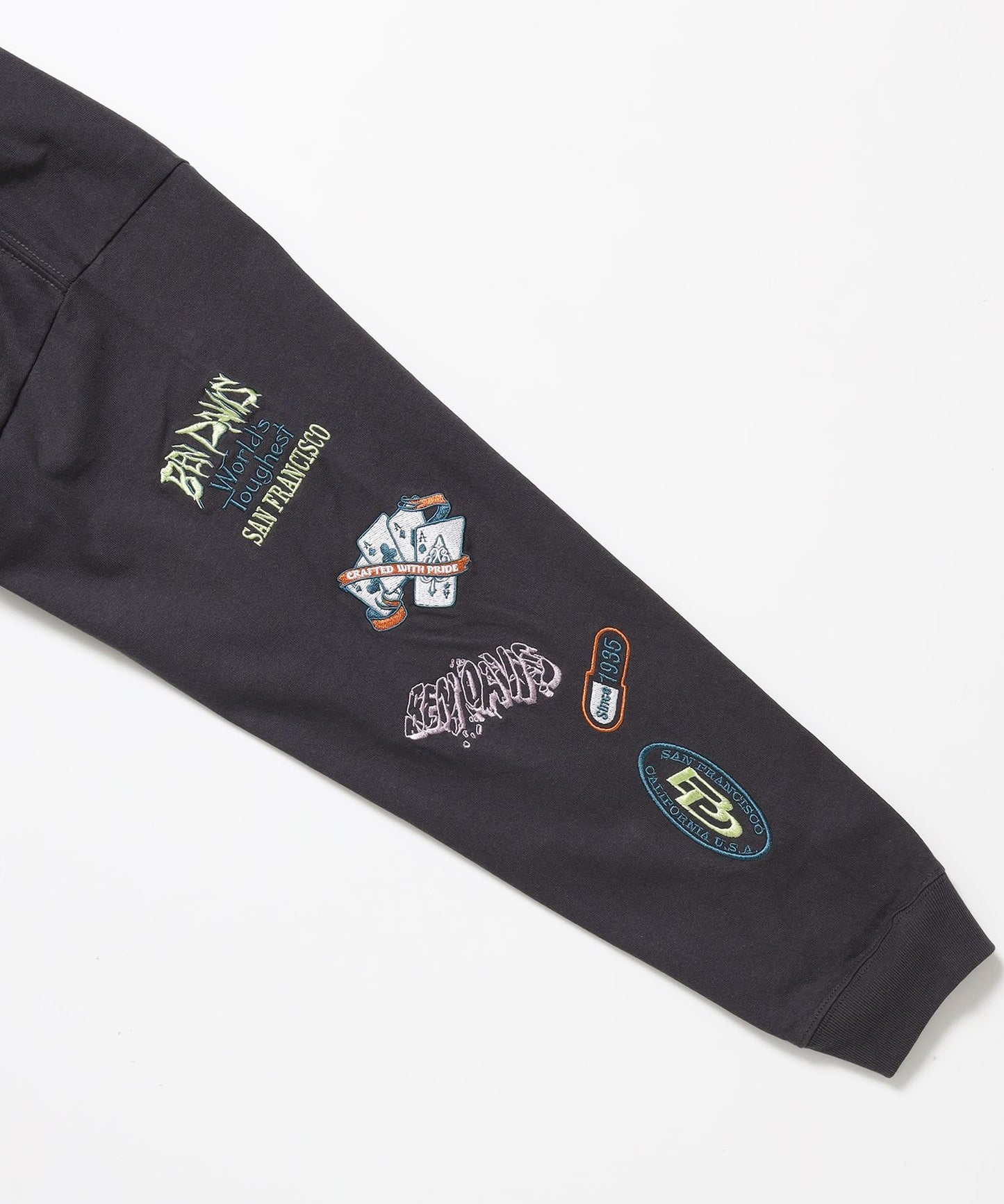 SLEEVE EMB WIDE L/S TEE / ロンT クルーネック 刺繍 長袖 ユニセックス レギュラーシルエット チャコール