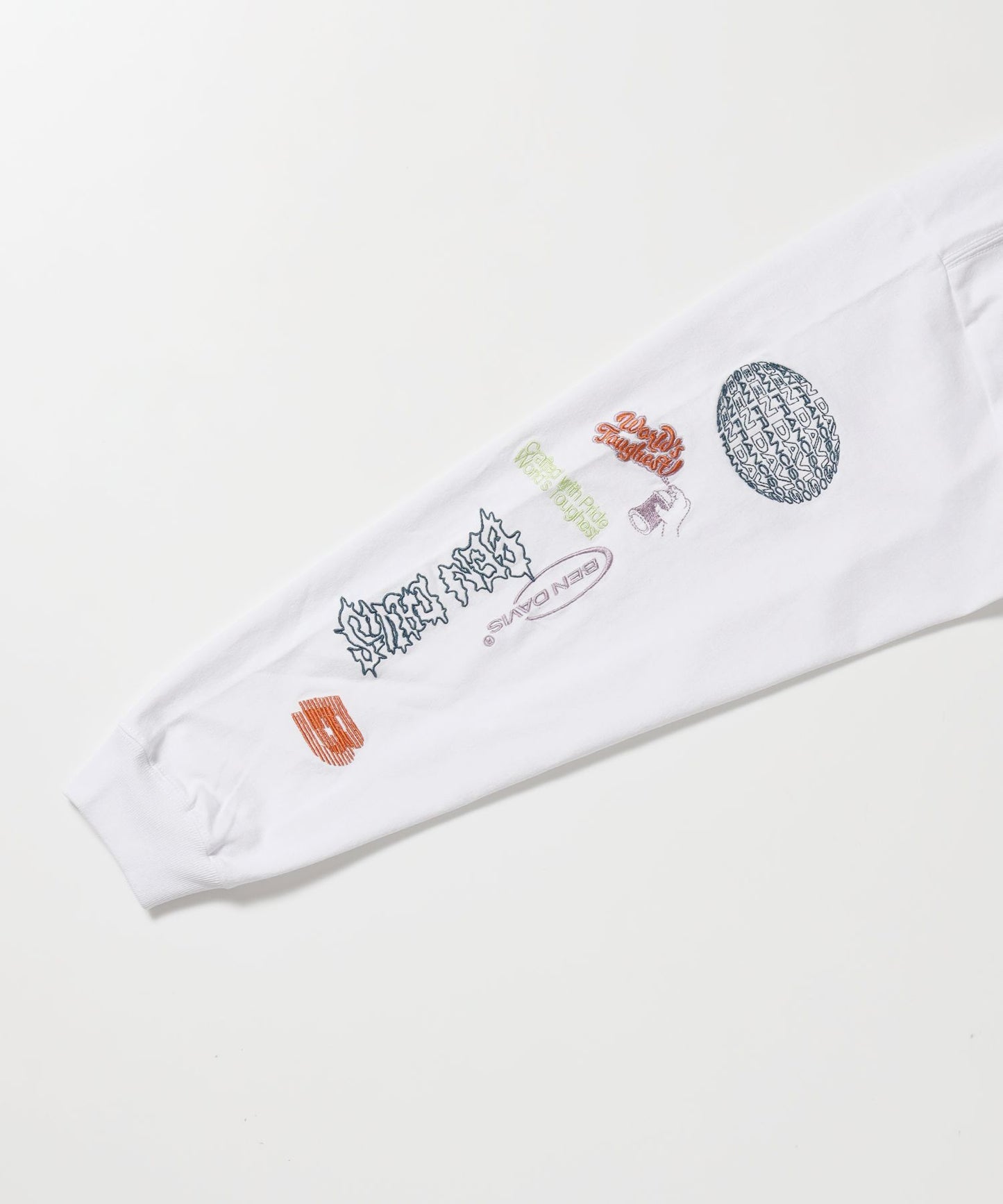 SLEEVE EMB WIDE L/S TEE / ロンT クルーネック 刺繍 長袖 ユニセックス レギュラーシルエット ホワイト