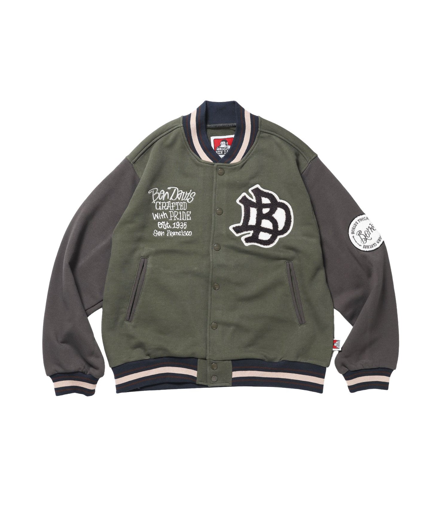 【BEN DAVIS（ベンデイビス）】SWEAT STADIUM JACKET / スラックス ジャケット 刺繍 ワンポイント 裏毛 ワッペン カーキ