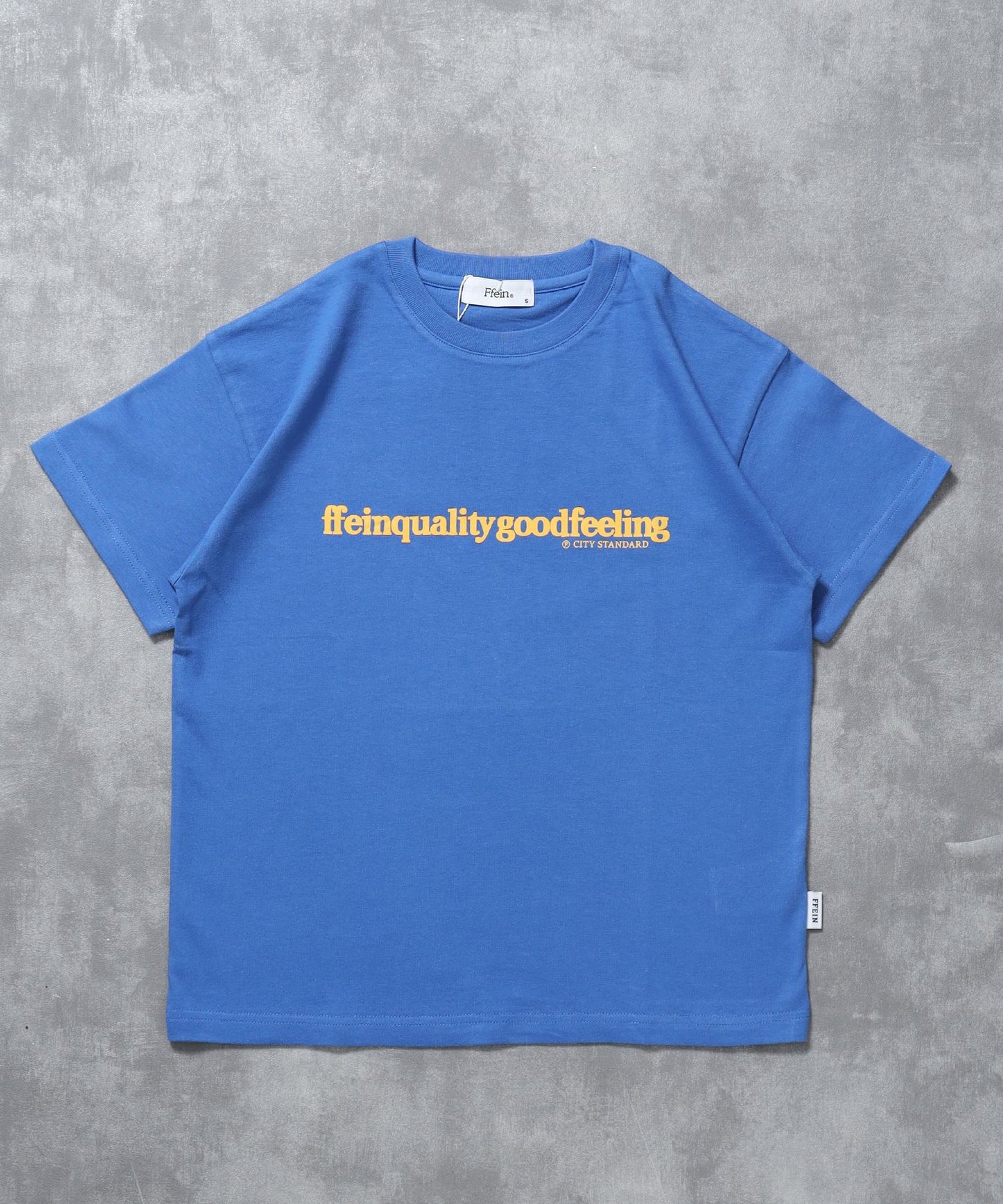 【FFEIN(フェイン)】センタープリントロゴショート丈Tシャツ / Tシャツ クルーネック 半袖 プリント ブルー