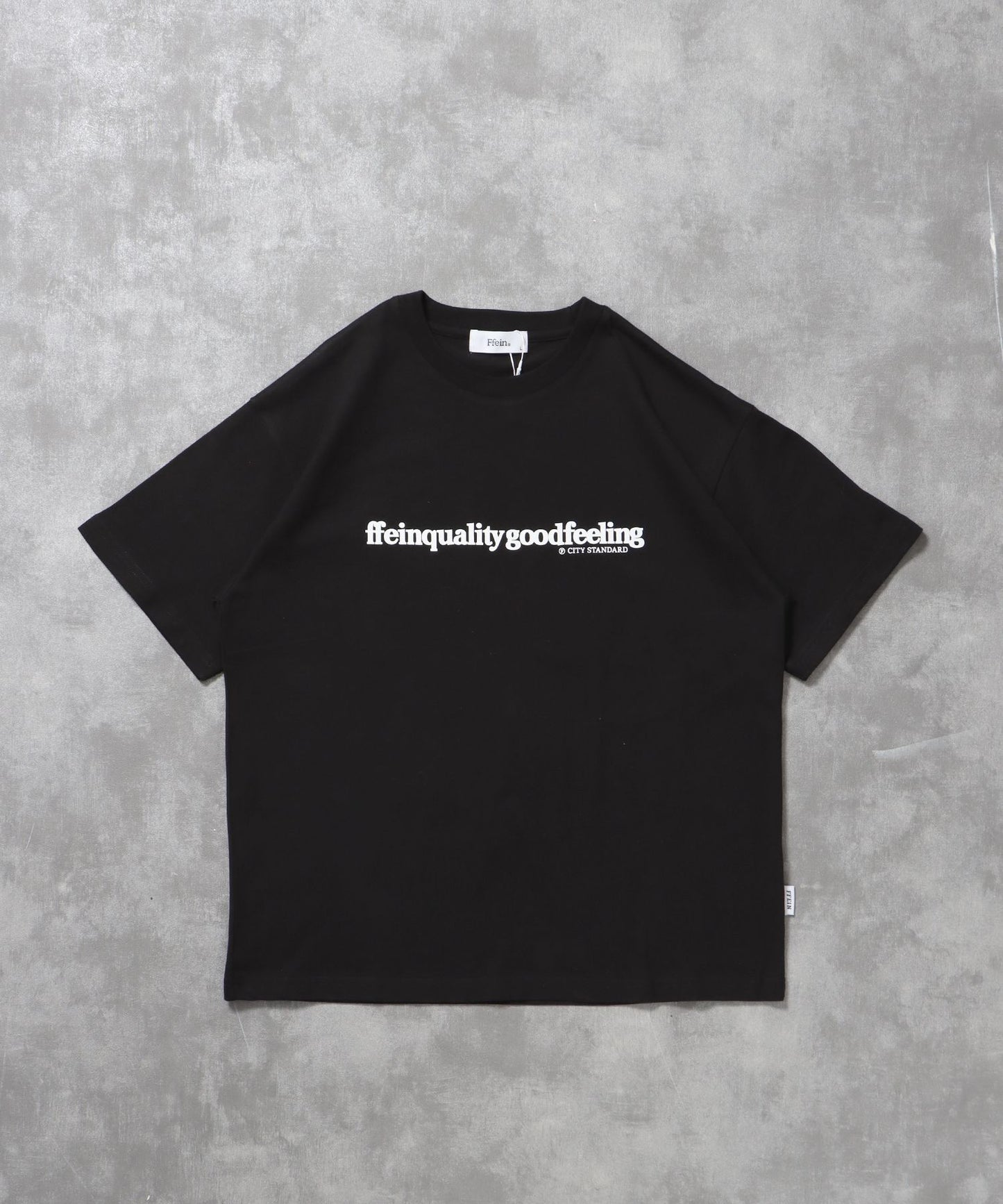 【FFEIN(フェイン)】センタープリントロゴショート丈Tシャツ / Tシャツ クルーネック 半袖 プリント ブラック