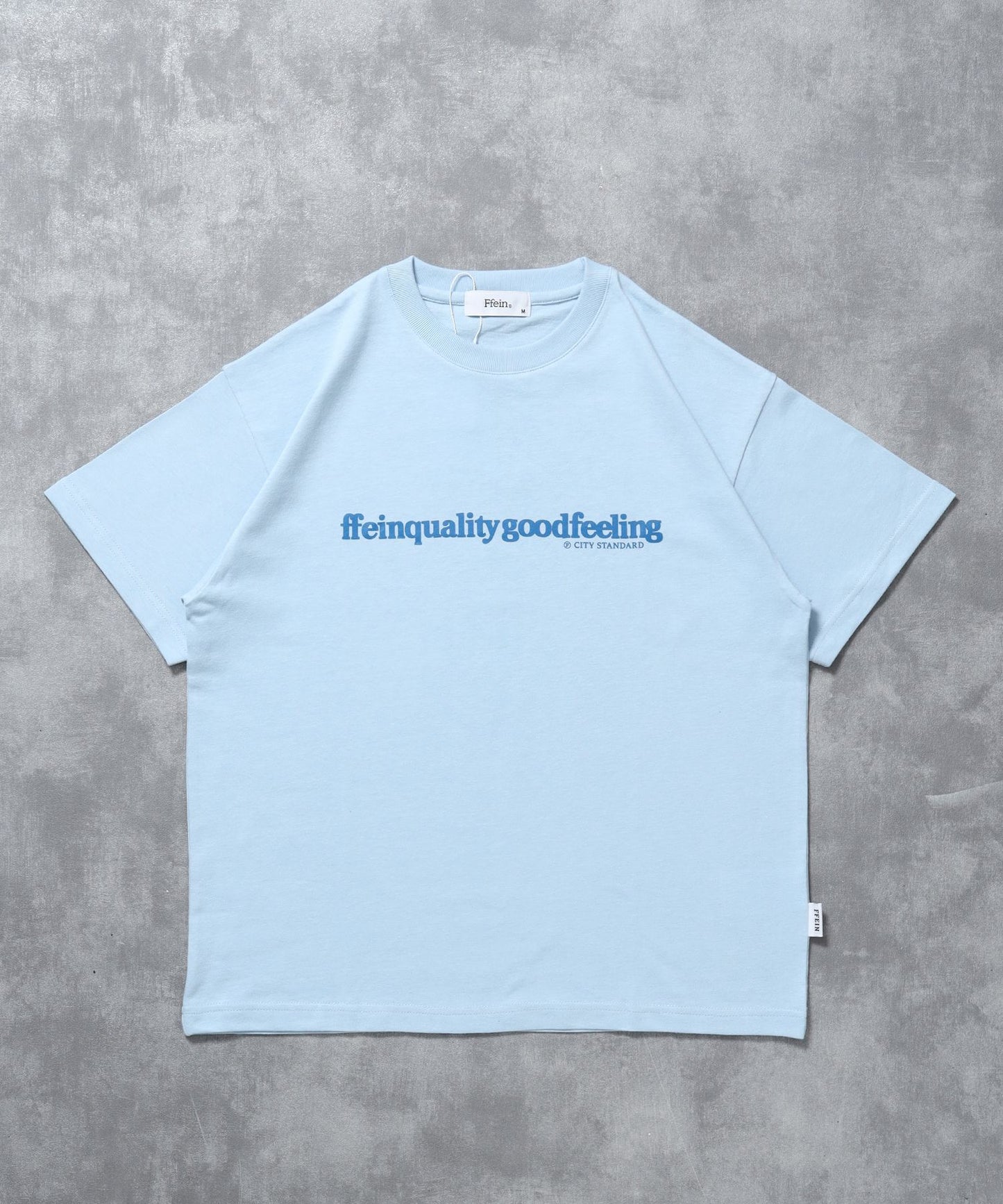 【FFEIN(フェイン)】センタープリントロゴショート丈Tシャツ / Tシャツ クルーネック 半袖 プリント ライトブルー