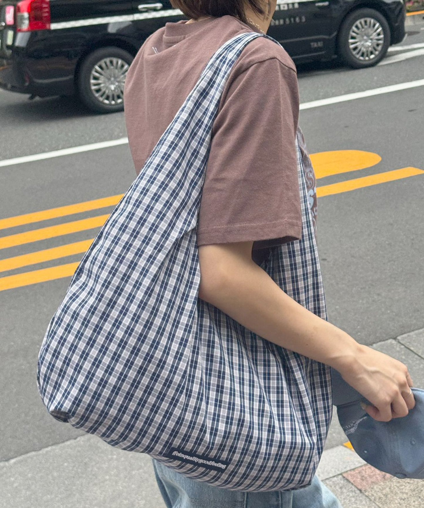 ダブルタックチェックムーンバッグ / ユニセックス バック ハンドバック 雑貨 刺繍 チェック ポケット ネイビー