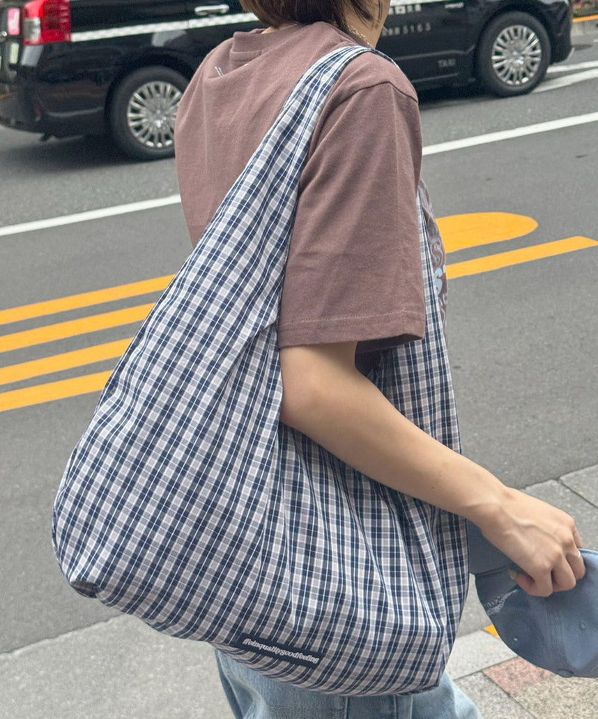 ダブルタックチェックムーンバッグ / ユニセックス バック ハンドバック 雑貨 刺繍 チェック ポケット ネイビー