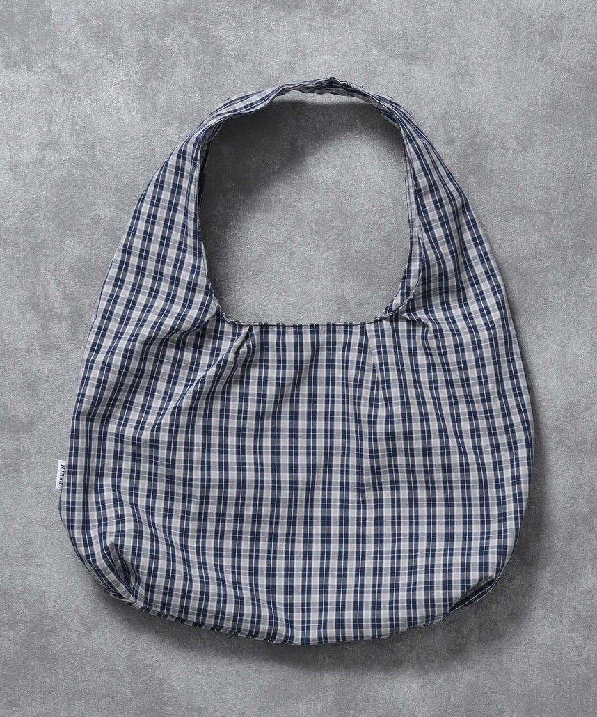 ダブルタックチェックムーンバッグ / ユニセックス バック ハンドバック 雑貨 刺繍 チェック ポケット ネイビー