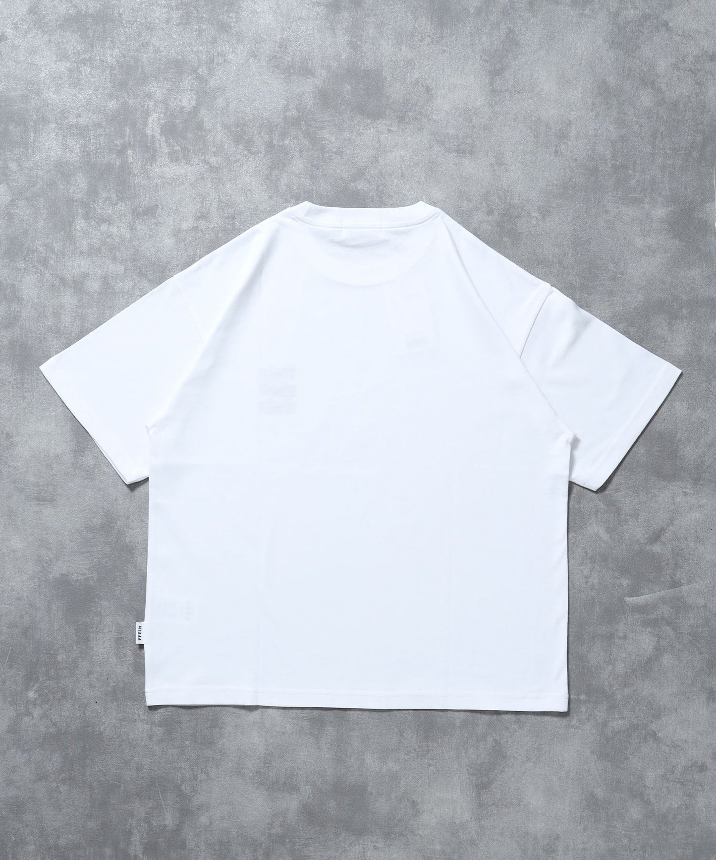 ワンポイント3段ロゴアウトライン刺繍ショート丈Tシャツ / クルーネック 半袖 ワンポイント シンプル 刺繍【短丈】 ホワイト