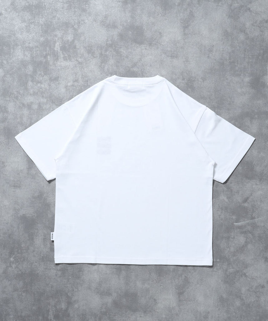 ワンポイント3段ロゴアウトライン刺繍ショート丈Tシャツ / クルーネック 半袖 ワンポイント シンプル 刺繍【短丈】 ホワイト