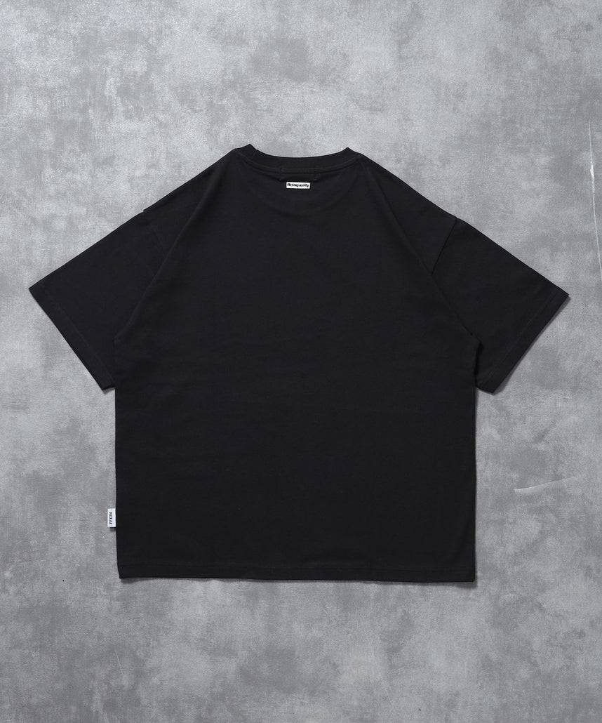 センターデカロゴプリントショート丈Tシャツ/ クルーネック 半袖 刺繍 【短丈】 ブラック