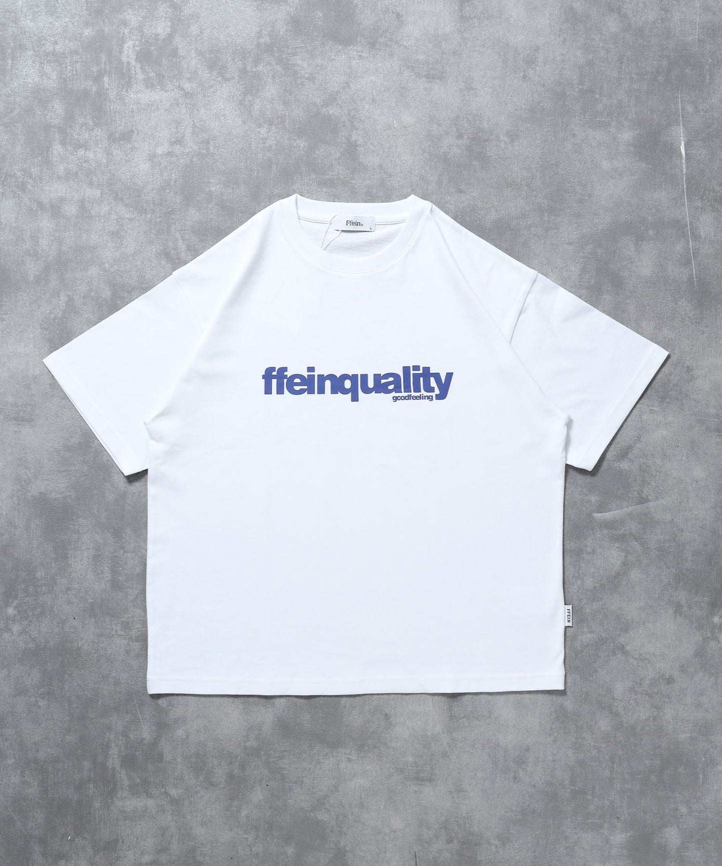 【FFEIN(フェイン)】センターデカロゴプリントショート丈Tシャツ/ クルーネック 半袖 刺繍 【短丈】 ホワイト