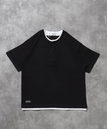 フェイクレイヤードヘンリーネックショート丈Tシャツ/ Tシャツ ヘンリーネック 半袖 レイヤード ワンポイント シンプル 【短丈】 ブラック