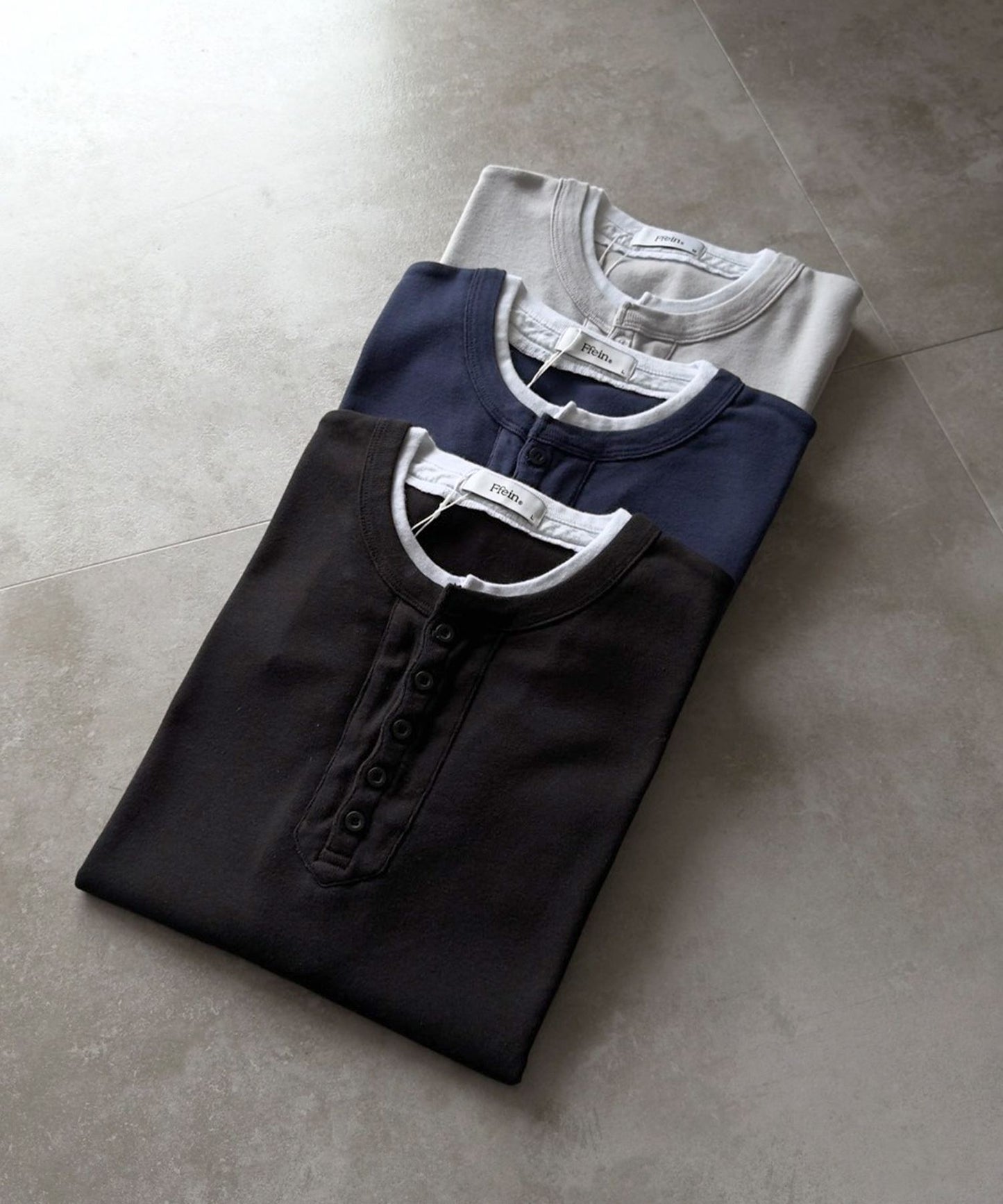 フェイクレイヤードヘンリーネックショート丈Tシャツ/ Tシャツ ヘンリーネック 半袖 レイヤード ワンポイント シンプル 【短丈】 ネイビー