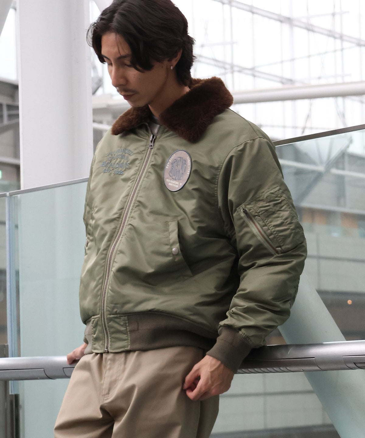 モデル：H177 Size:L カーキ
