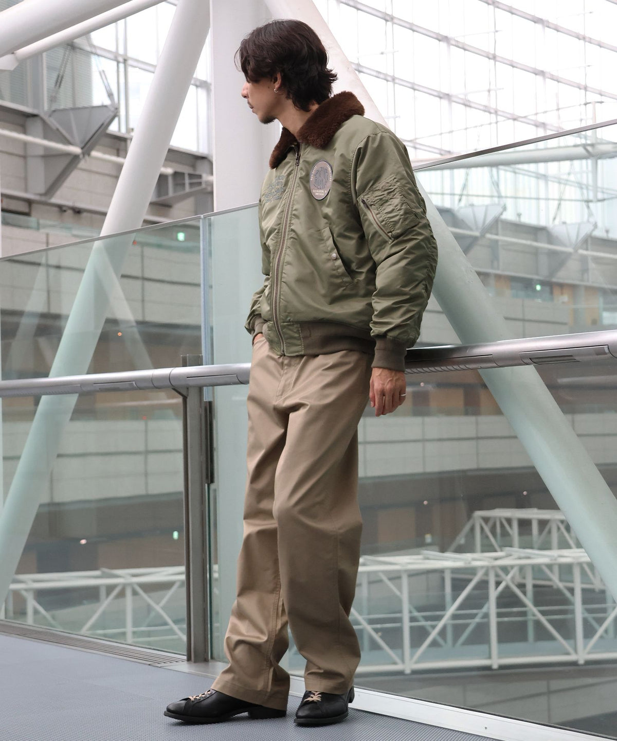 モデル：H177 Size:L カーキ