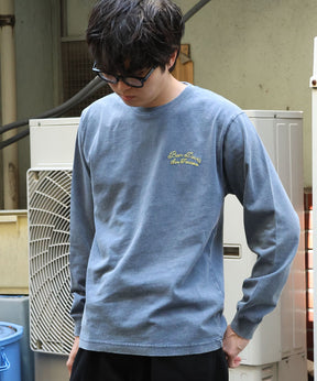 SCRIPT VNTG L/S TEE (REG) / ロンT 長袖 刺繍 ビスネーム ヴィンテージ加工 レギュラーフィット ユニセックス ネイビー