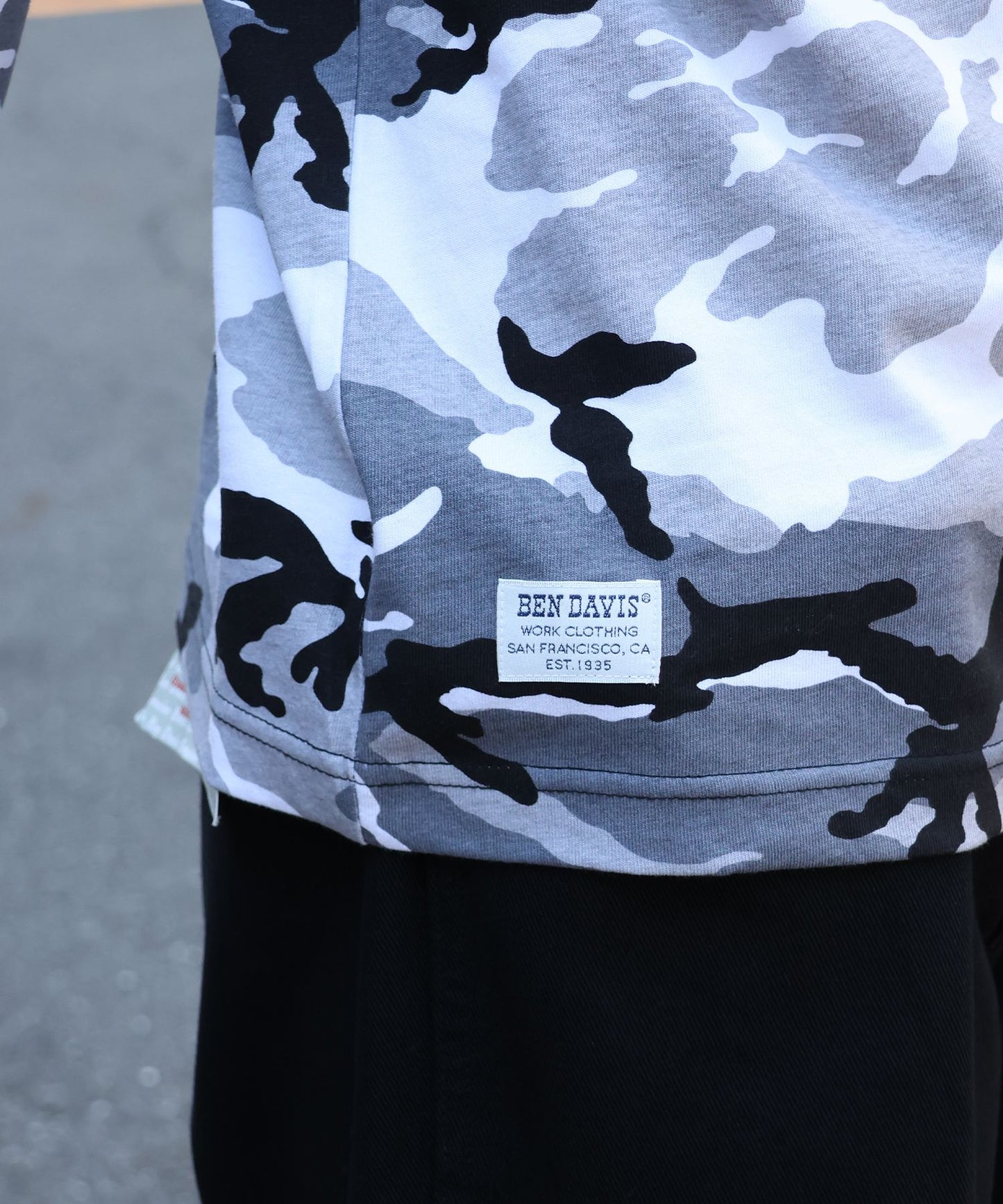 SCRIPT VNTG L/S TEE (REG) / ロンT 長袖 刺繍 ビスネーム ヴィンテージ加工 レギュラーフィット ユニセックス 柄80