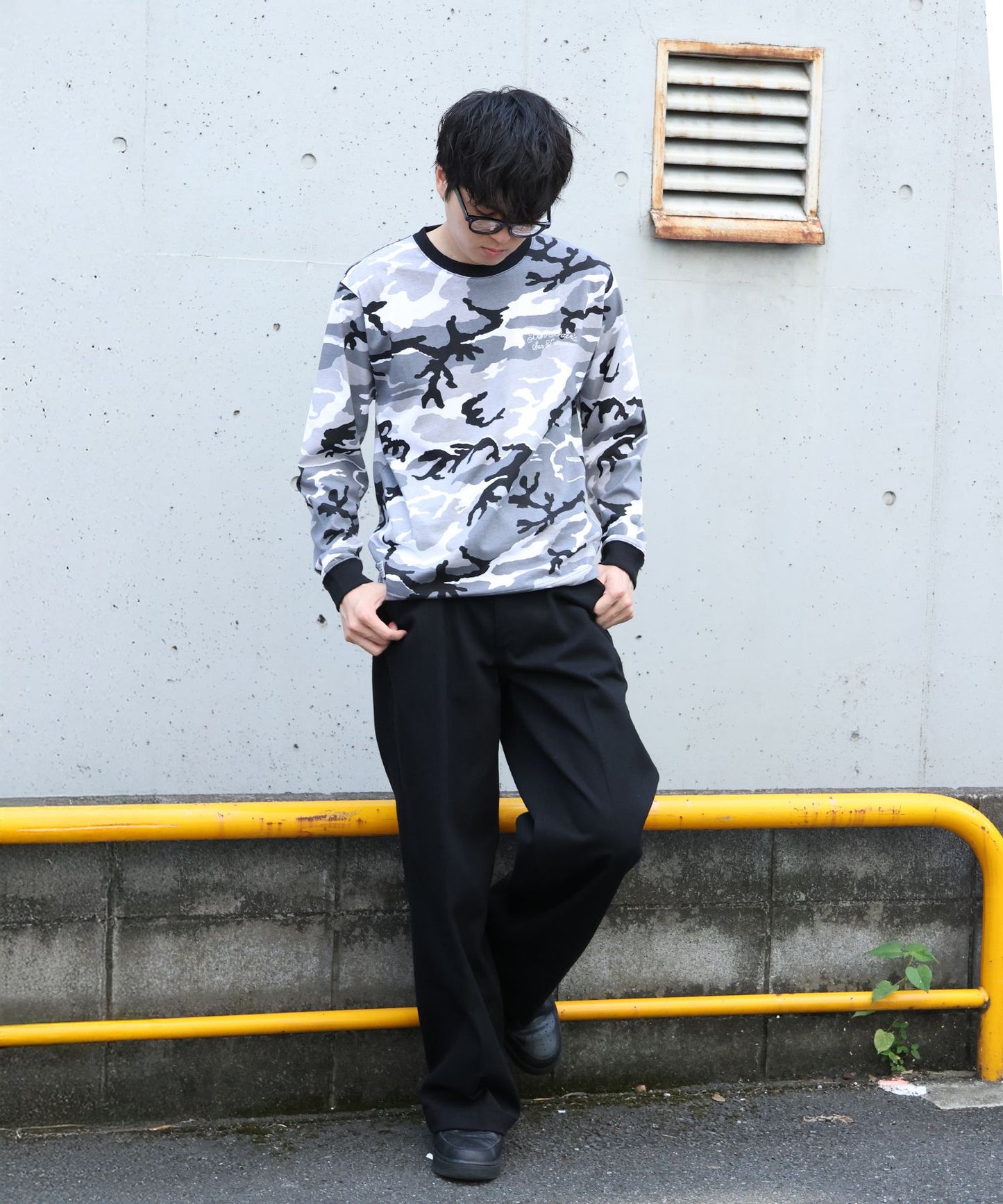 SCRIPT VNTG L/S TEE (REG) / ロンT 長袖 刺繍 ビスネーム ヴィンテージ加工 レギュラーフィット ユニセックス 柄80