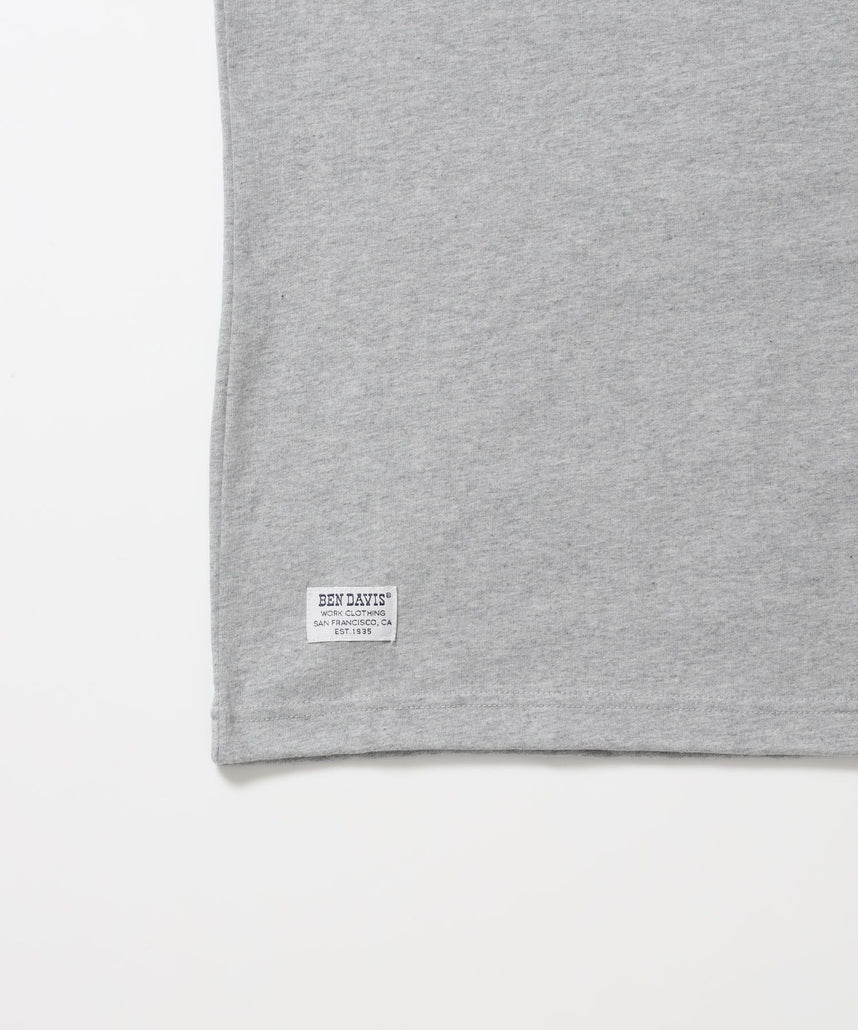 SCRIPT VNTG L/S TEE (REG) / ロンT 長袖 刺繍 ビスネーム ヴィンテージ加工 レギュラーフィット ユニセックス グレー