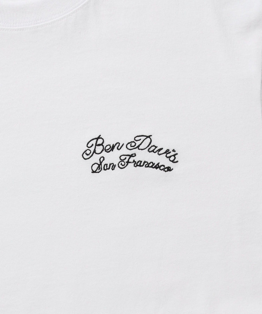 SCRIPT VNTG L/S TEE (REG) / ロンT 長袖 刺繍 ビスネーム ヴィンテージ加工 レギュラーフィット ユニセックス ホワイト