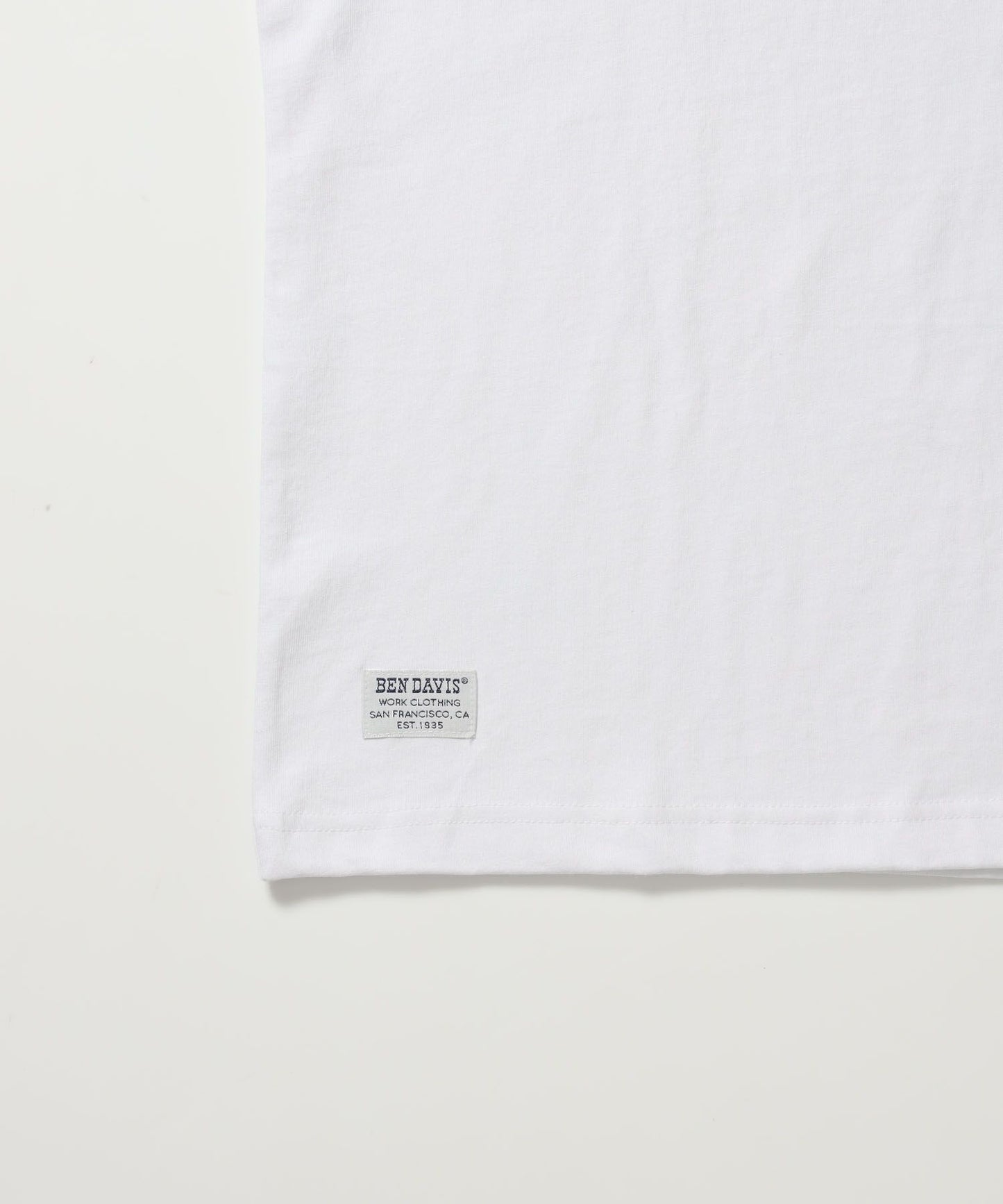 SCRIPT VNTG L/S TEE (REG) / ロンT 長袖 刺繍 ビスネーム ヴィンテージ加工 レギュラーフィット ユニセックス ホワイト