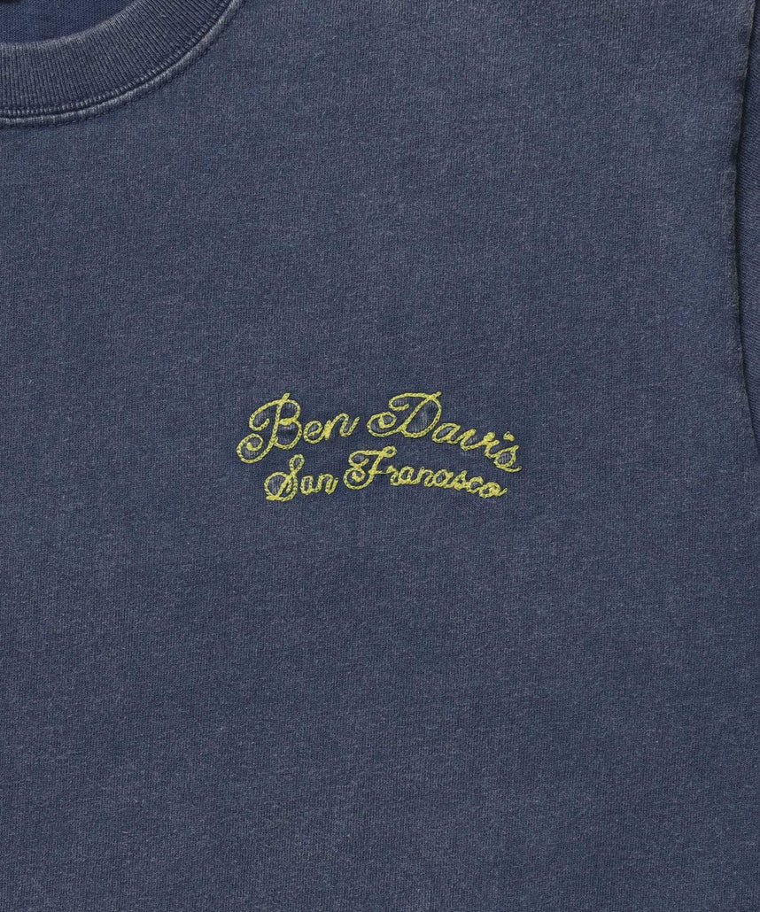 SCRIPT VNTG L/S TEE (REG) / ロンT 長袖 刺繍 ビスネーム ヴィンテージ加工 レギュラーフィット ユニセックス ネイビー