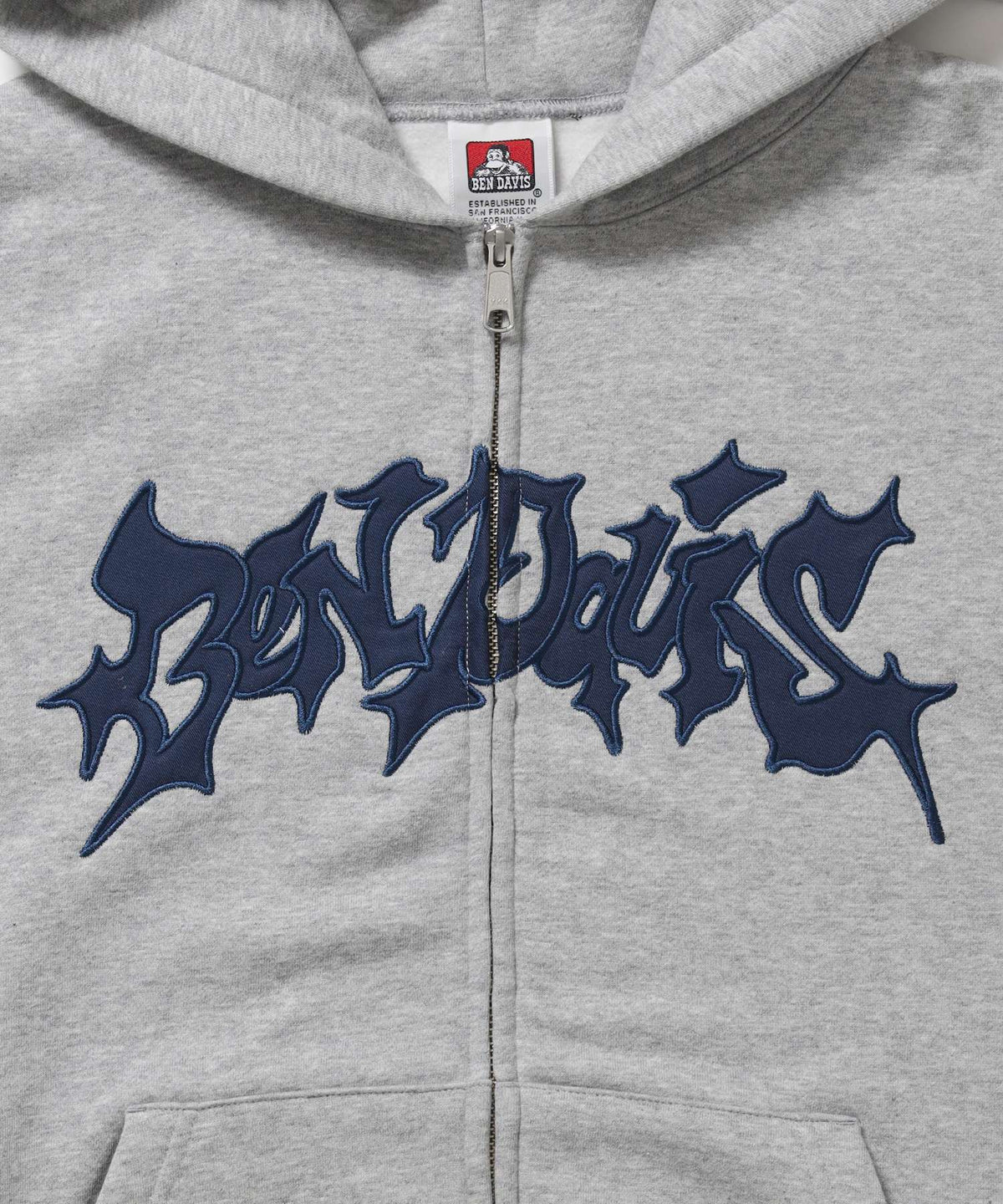 SPIKY LOGO ZIP HOODIE / ジップフーディ ツイルワッペン 刺繍 フロントロゴ 裏起毛 ストリート カジュアル ユニセックス