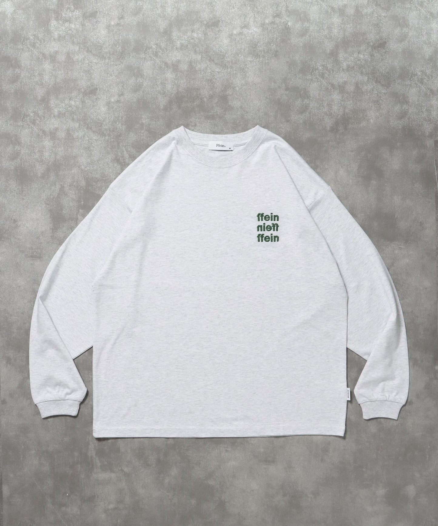 【FFEIN(フェイン)】ワンポイント3段ロゴ刺繍ロンT / ユニセックス ロンT 長袖 刺繍 クルーネック オーバーサイズ アッシュグレー