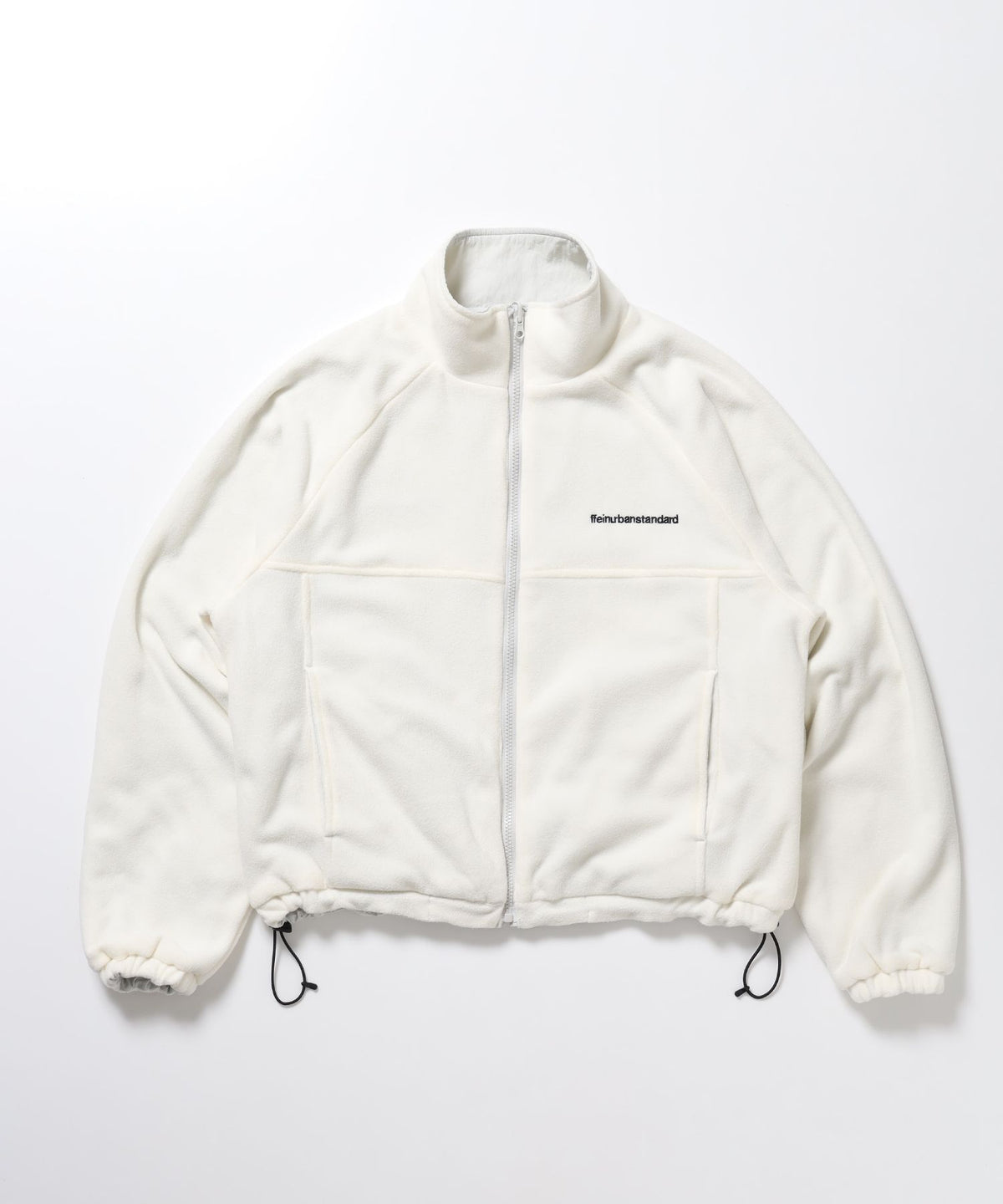 【FFEIN(フェイン)】リバーシブル撥水加工ナイロンフリースジャケット /リバーシブル ナイロン フリース スタンド フルジップ 刺繍 ワンポイント ドローコード アイボリー