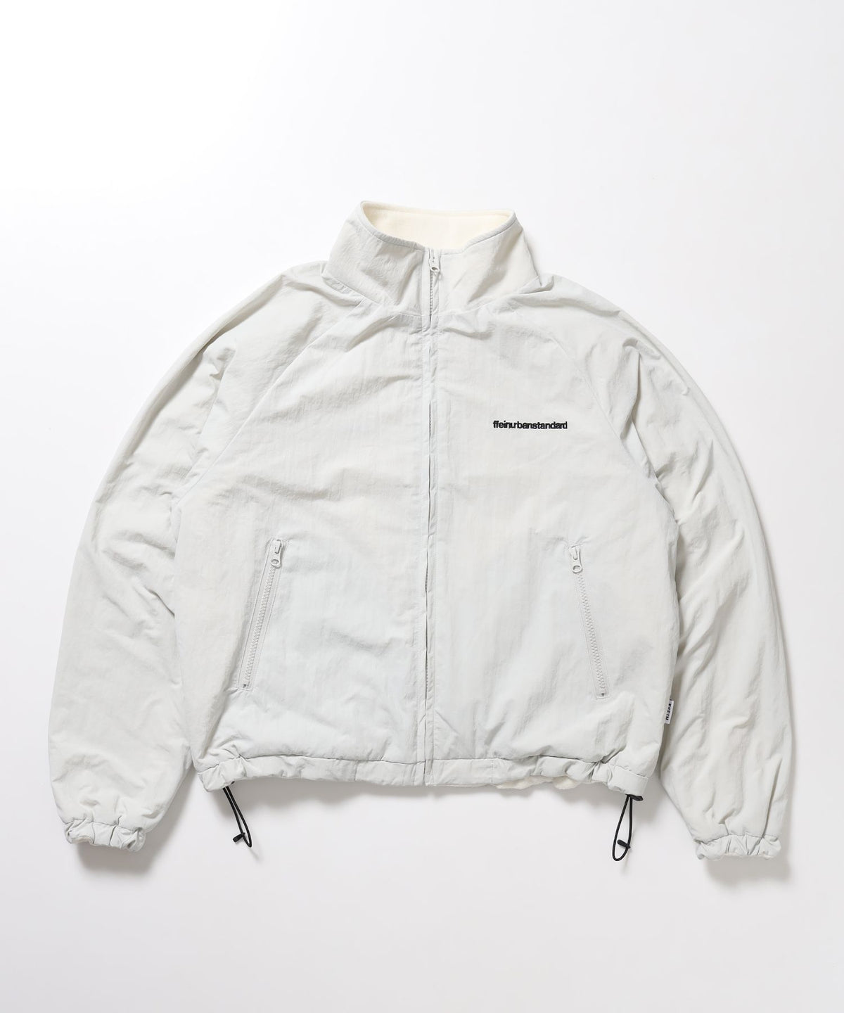 【FFEIN(フェイン)】リバーシブル撥水加工ナイロンフリースジャケット /リバーシブル ナイロン フリース スタンド フルジップ 刺繍 ワンポイント ドローコード アイボリー