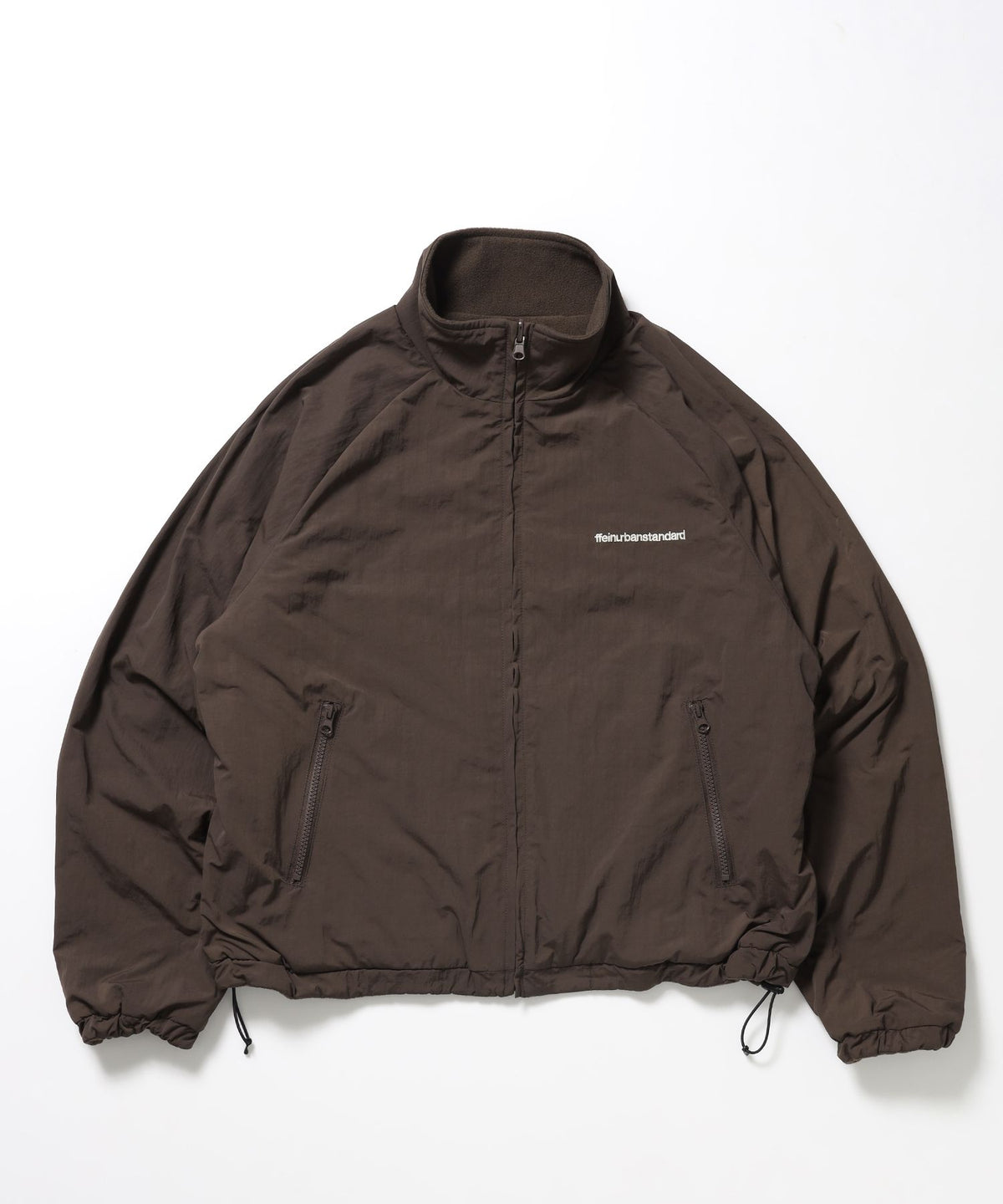 【FFEIN(フェイン)】リバーシブル撥水加工ナイロンフリースジャケット /リバーシブル ナイロン フリース スタンド フルジップ 刺繍 ワンポイント ドローコード ブラウン