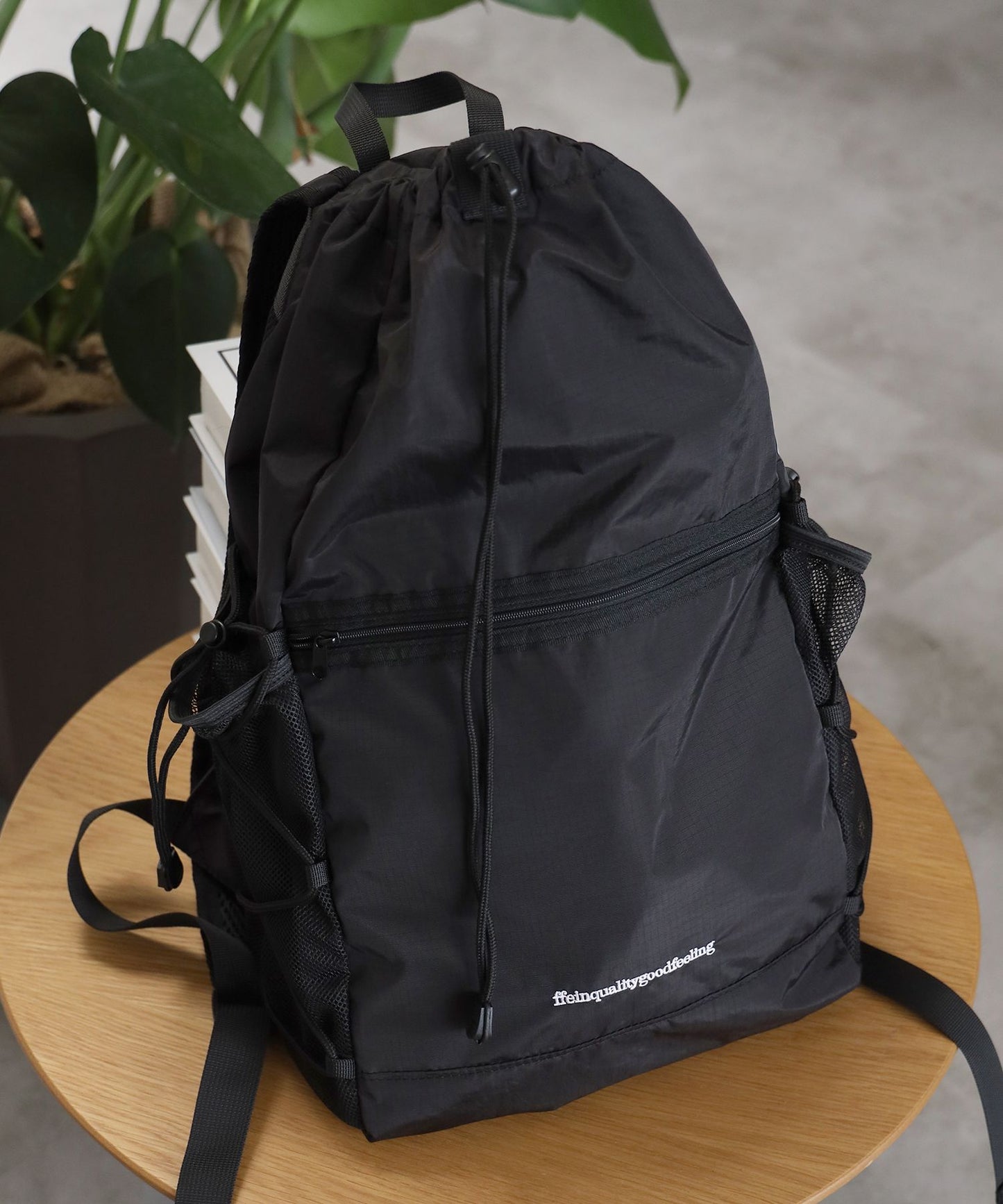 【FFEIN(フェイン)】撥水加工ナイロンバックパック / リップストック 軽量 ユニセックス リュックサック バックパック メッシュ デイリーバッグ ブラック