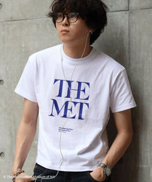 The MetデカロゴTシャツ / メトロポリタン美術館 半袖 クルーネック プリント ワンポイント ホワイト