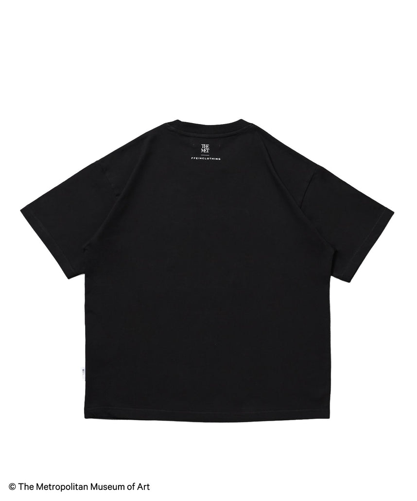 The MetデカロゴTシャツ / メトロポリタン美術館 半袖 クルーネック プリント ワンポイント ブラック
