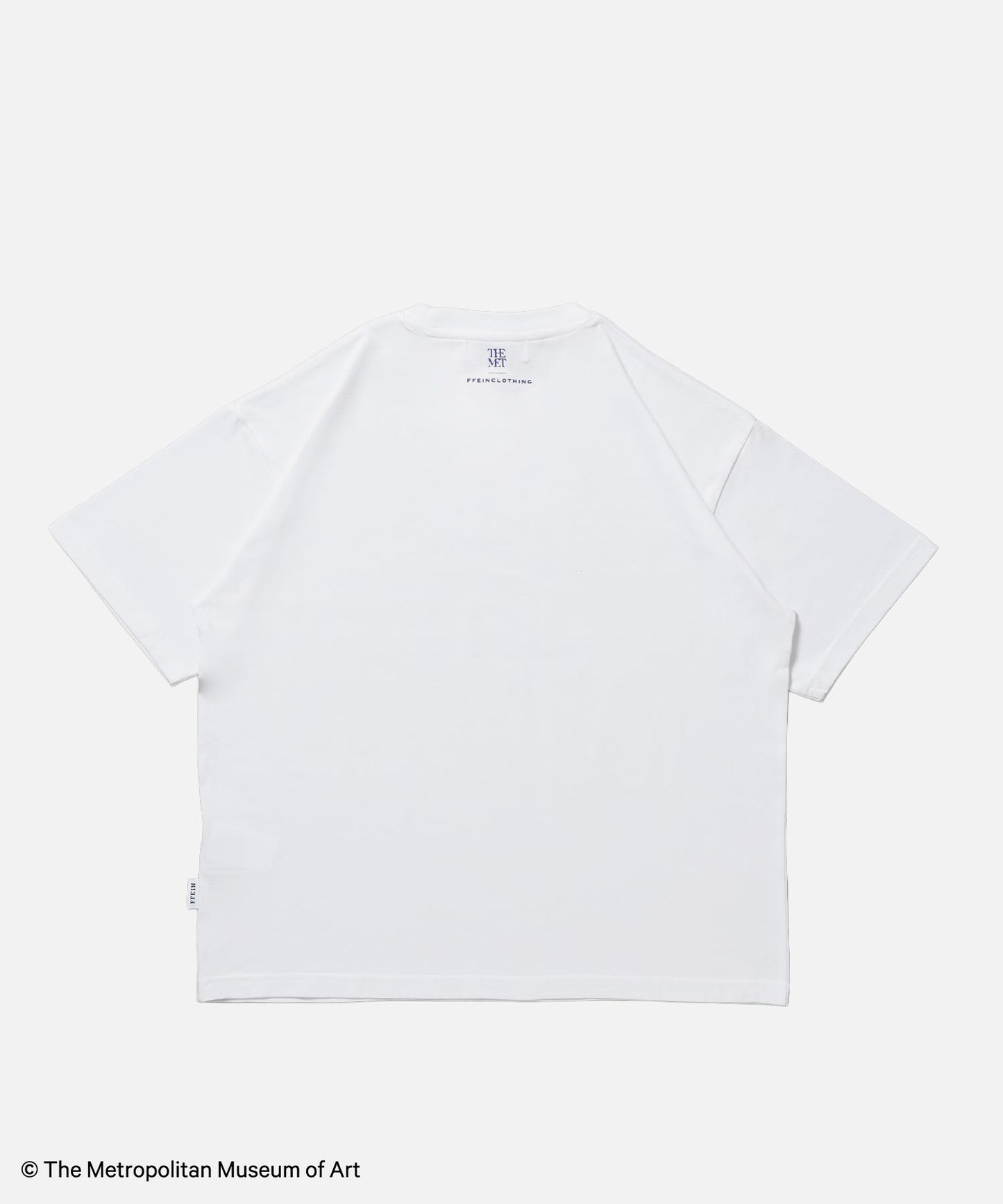 The MetデカロゴTシャツ / メトロポリタン美術館 半袖 クルーネック プリント ワンポイント ホワイト