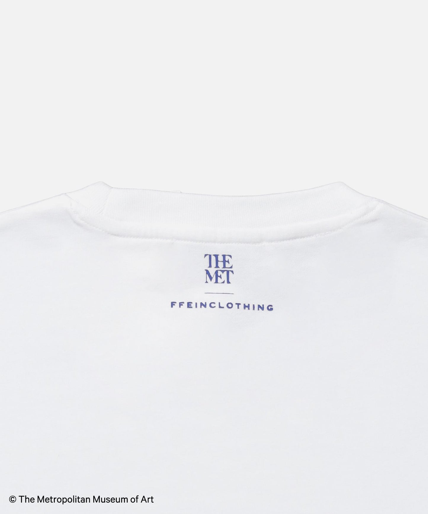 The MetデカロゴTシャツ / メトロポリタン美術館 半袖 クルーネック プリント ワンポイント ホワイト