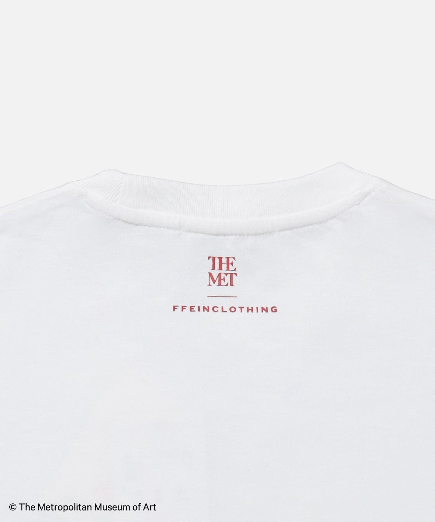 The MetデカロゴTシャツ / メトロポリタン美術館 半袖 クルーネック プリント ワンポイント 柄80
