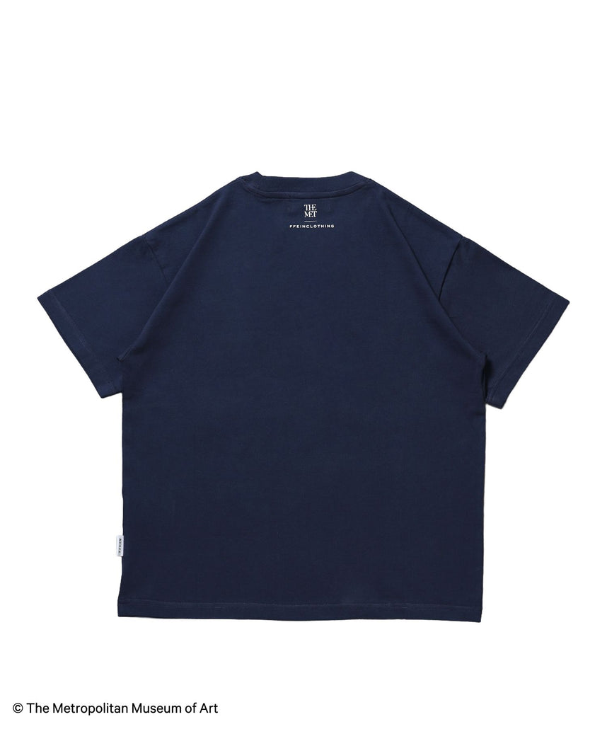 The Met小文字グラフィックTシャツ / メトロポリタン美術館 半袖 クルーネック プリント ワンポイント ネイビー