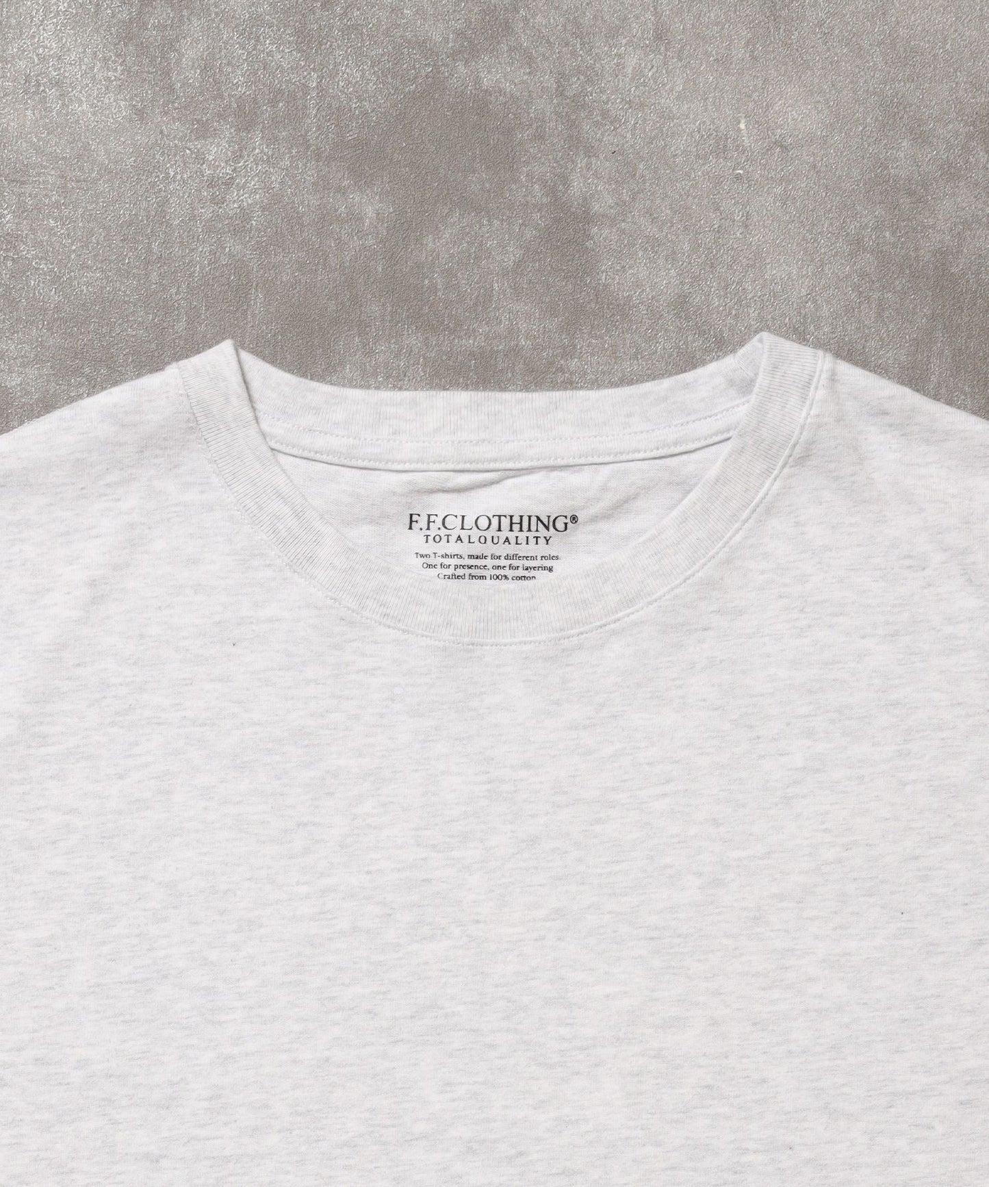 「FFEINらしいミニマルな着こなしを叶える」カラバリ細リブベーシックTシャツ【バイオウォッシュ】 アッシュグレー