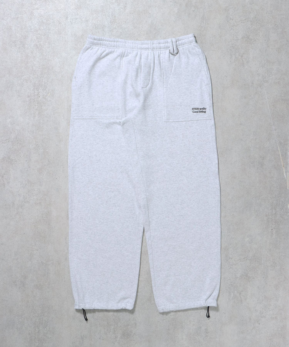 【FFEIN(フェイン)】刺繍ロゴベイカーワイドスウェットパンツ / ボトムス カーゴ ストリート ユニセックス 裏起毛 ポケット アッシュグレー