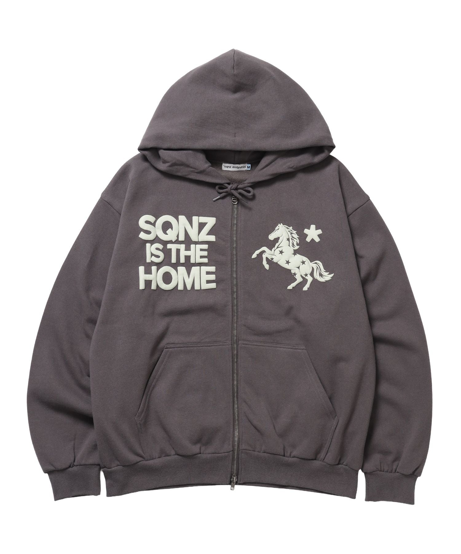 【SEQUENZ（シークエンズ）】※WEB限定 / HOMEホースロゴプリントジップパーカー / sqnzU horse logo zip p/k ベージュ