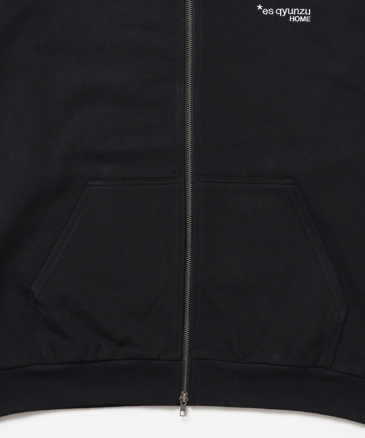 ※WEB限定 / es HOMEロゴ裏起毛ジップパーカー / sqnzU basic logo zip p/k ブラック
