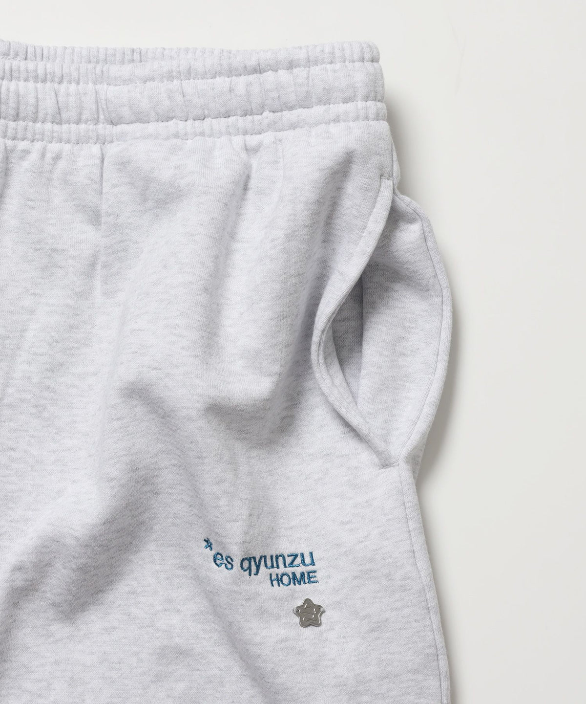 ※WEB限定 / es HOMEロゴ裏起毛スウェットパンツ / sqnzU basic logo sweat pants アッシュグレー