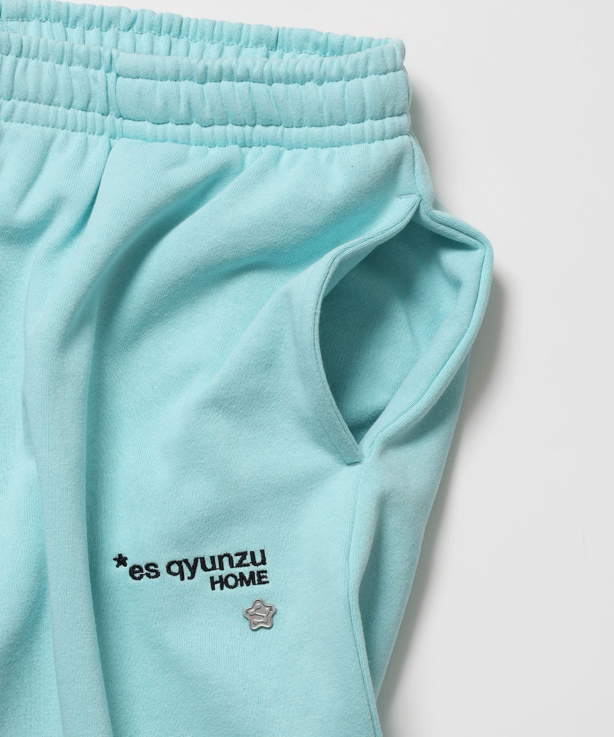 ※WEB限定 / es HOMEロゴ裏起毛スウェットパンツ / sqnzU basic logo sweat pants ターコイズブルー