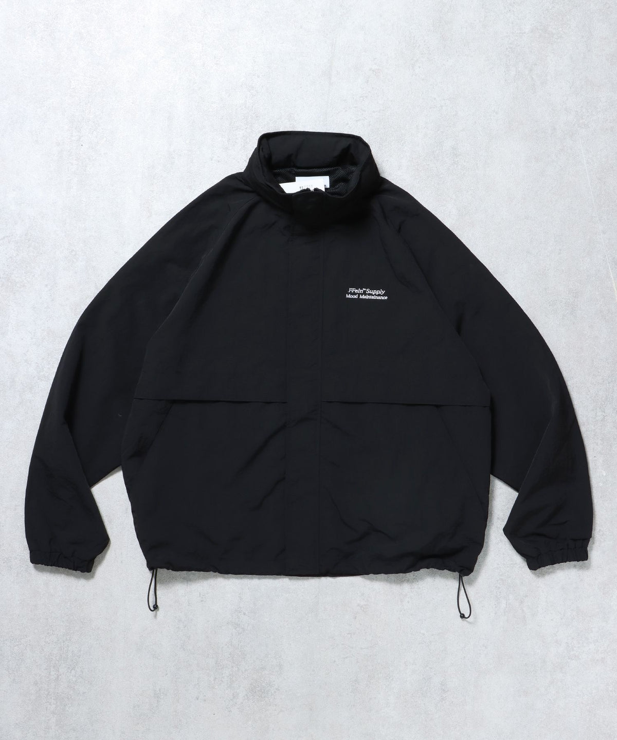 【FFEIN(フェイン)】【撥水加工】FFEIN(フェイン)2WAY フード収納ナイロンブルゾン / ナイロン 2WAYアウター 撥水加工 ジャケット 刺繍 ユニセックス ブラック