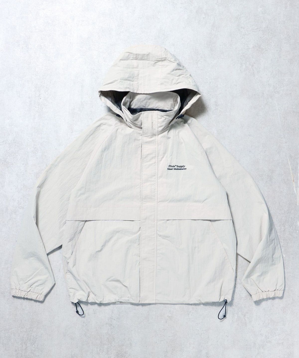 【FFEIN(フェイン)】【撥水加工】FFEIN(フェイン)2WAY フード収納ナイロンブルゾン / ナイロン 2WAYアウター 撥水加工 ジャケット 刺繍 ユニセックス アイボリー